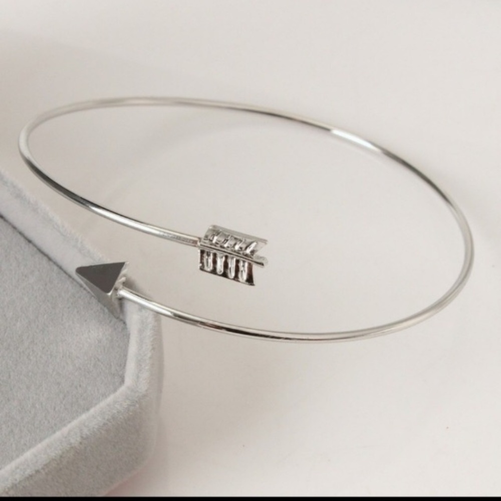 NEW Arrow Bangle 🦋 - Picture 3 of 3